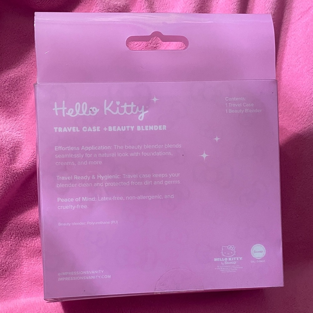 Hello Kitty Pink/White Beauty Blender and Travel Case - Picture 4 of 4